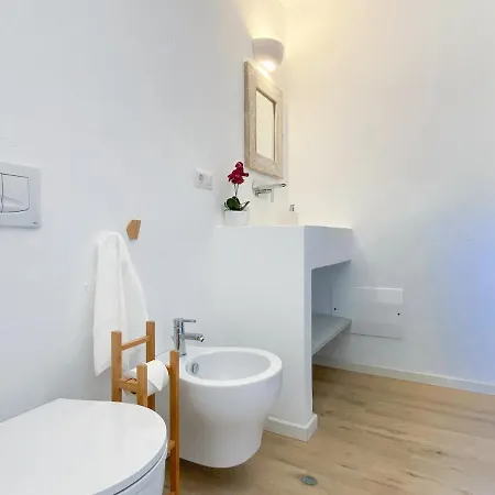 Bianco, Centrale, Parcheggio, Ottimo Per 4 Persone Appartement *