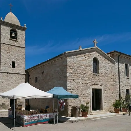 Bianco, Centrale, Parcheggio, Ottimo Per 4 Persone San Pantaleo
