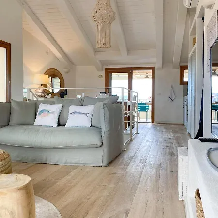 Bianco, Centrale, Parcheggio, Ottimo Per 4 Persone Appartement *