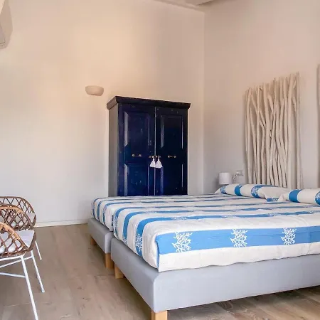 Bianco, Centrale, Parcheggio, Ottimo Per 4 Persone Appartement